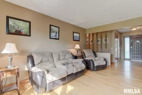 2608 Delaware Dr, Springfield, IL 62702 photo 4