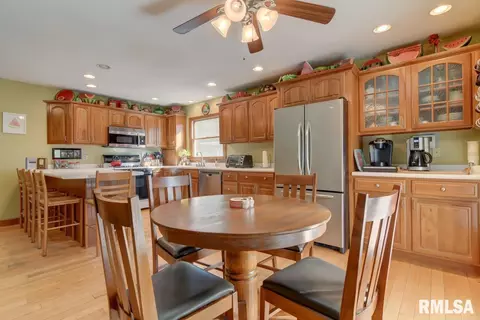 2608 Delaware Dr, Springfield, IL 62702 photo 8