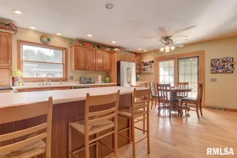 2608 Delaware Dr, Springfield, IL 62702 photo 6
