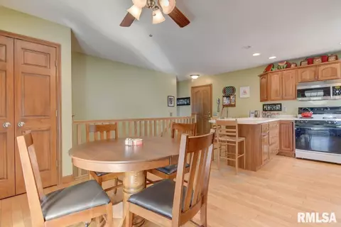 2608 Delaware Dr, Springfield, IL 62702 photo 9