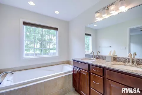 615 Willows Dr, Chatham, IL 62629 photo 18
