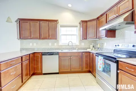 615 Willows Dr, Chatham, IL 62629 photo 7