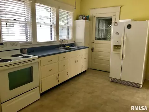 1316 S Walnut St, Springfield, IL 62704 photo 9