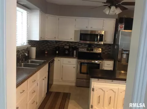 2137 Fairway Dr, Springfield, IL 62704 photo 3