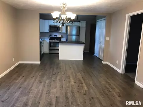 423 E Jackson St, Virden, IL 62690 photo 3