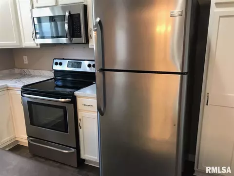 423 E Jackson St, Virden, IL 62690 photo 7