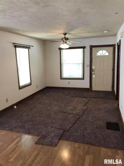 2552 S 10th St, Springfield, IL 62703 photo 2