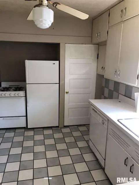 2552 S 10th St, Springfield, IL 62703 photo 6
