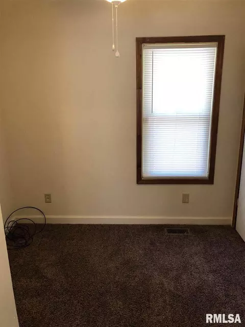 2552 S 10th St, Springfield, IL 62703 photo 5