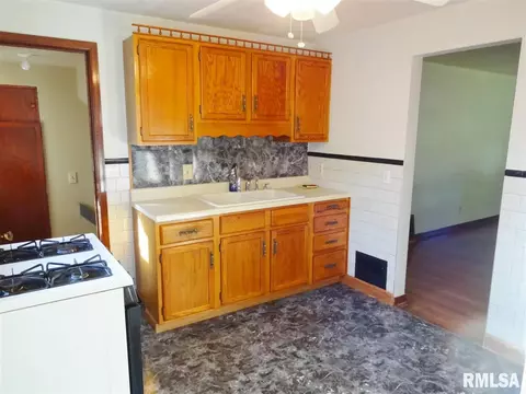 2006 Hood St, Springfield, IL 62703 photo 7