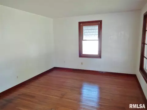 2006 Hood St, Springfield, IL 62703 photo 4
