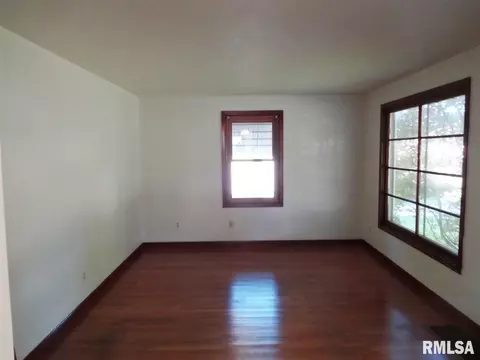 2006 Hood St, Springfield, IL 62703 photo 5