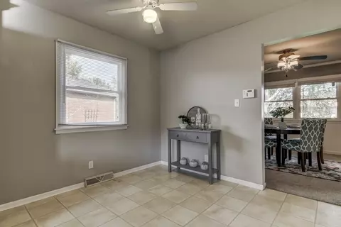 2445 Parkview Dr, Springfield, IL 62704 photo 13