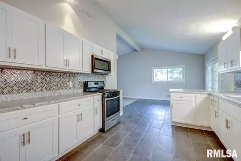 2213 Fairway Dr, Springfield, IL 62704 photo 4