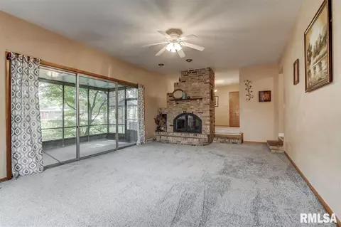2424 Parkview Dr, Springfield, IL 62704 photo 2