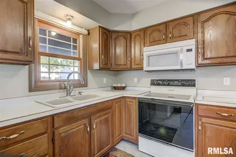 2256 Watch Ave, Springfield, IL 62702 photo 9
