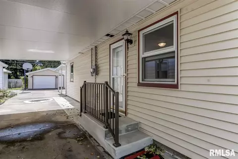 2256 Watch Ave, Springfield, IL 62702 photo 2
