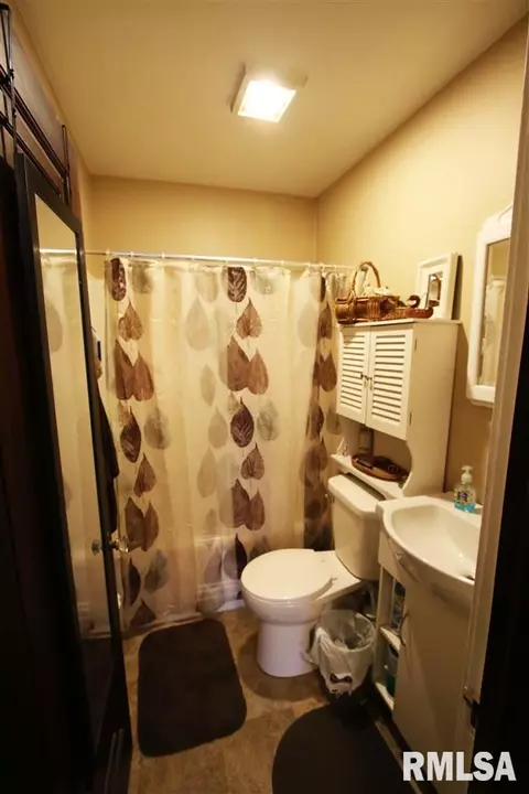 1836 S Spring St, Springfield, IL 62704 photo 9