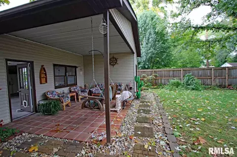 1836 S Spring St, Springfield, IL 62704 photo 4