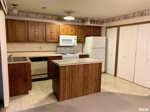 28 Oakbend Ct, Springfield, IL 62704 photo 7