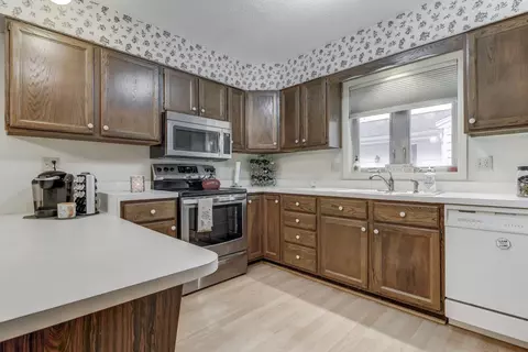 217 Quarterstaff Rd, Springfield, IL 62704 photo 9