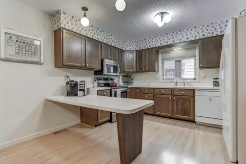 217 Quarterstaff Rd, Springfield, IL 62704 photo 11