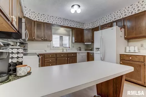 217 Quarterstaff Rd, Springfield, IL 62704 photo 8