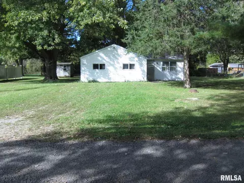1237 N 2nd St, Riverton, IL 62561 photo 1