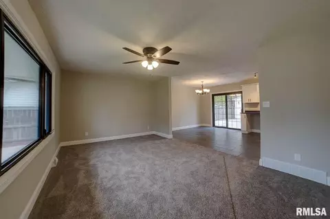 1812 Wolfe St, Springfield, IL 62702 photo 4