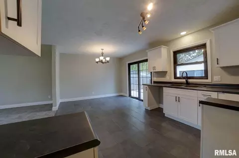 1812 Wolfe St, Springfield, IL 62702 photo 10