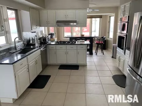 242 Cravens Rd, Springfield, IL 62707 photo 2