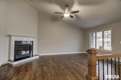 1403 Winston Dr, Springfield, IL 62711 photo 5