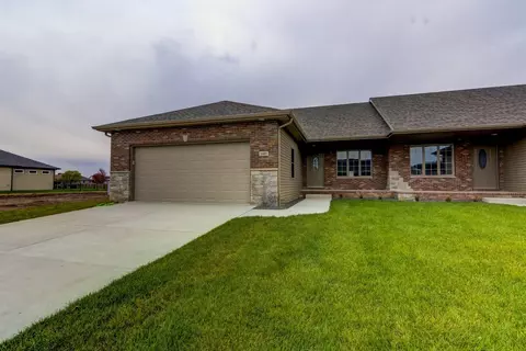 1403 Winston Dr, Springfield, IL 62711 photo 1