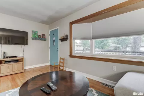 49 Glen Aire Dr, Springfield, IL 62703 photo 2