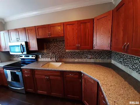 1911 S 4th St, Springfield, IL 62703 photo 16