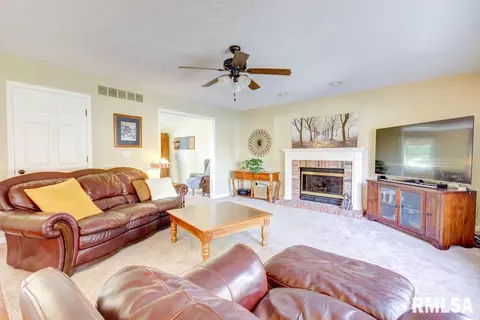2113 Burgess Dr, Springfield, IL 62711 photo 9
