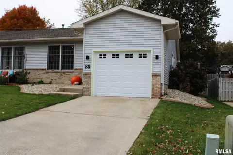 88 Amherst Dr, Springfield, IL 62702 photo 2