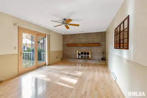 136 Seminole Dr, Springfield, IL 62704 photo 9