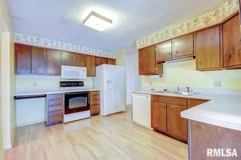1109 Wickford Dr, Springfield, IL 62704 photo 8