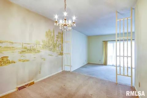 1109 Wickford Dr, Springfield, IL 62704 photo 9