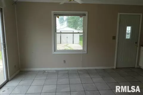 1824 Honeysuckle Ct, Springfield, IL 62703 photo 5