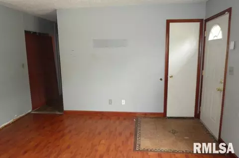 1824 Honeysuckle Ct, Springfield, IL 62703 photo 2