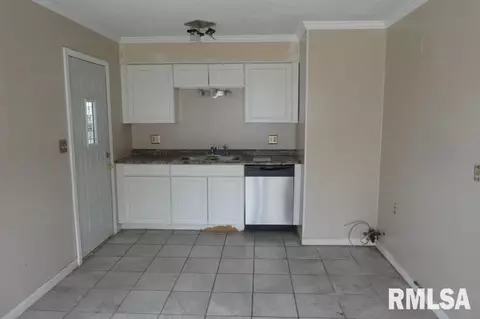 1824 Honeysuckle Ct, Springfield, IL 62703 photo 4