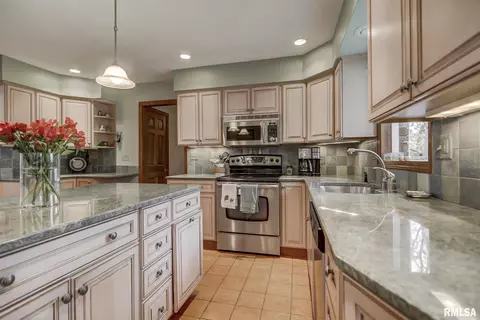 2012 Oak Creek Rd, Springfield, IL 62704 photo 12