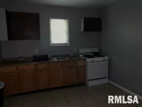 2007 E Stuart St, Springfield, IL 62703 photo 6