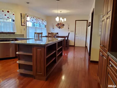 212 Old Tippecanoe Dr, Springfield, IL 62711 photo 9