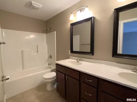 400 E Spruce Dr, Chatham, IL 62629 photo 10