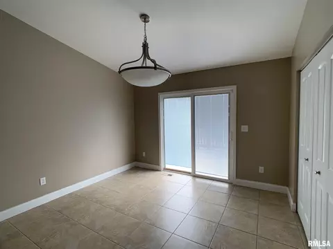 400 E Spruce Dr, Chatham, IL 62629 photo 5