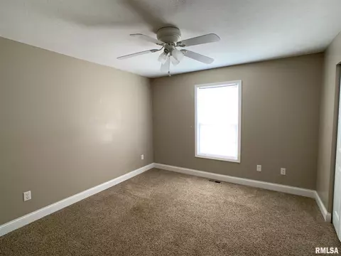 400 E Spruce Dr, Chatham, IL 62629 photo 8