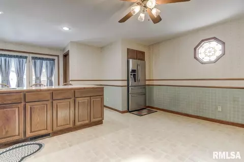 136 N State St, Springfield, IL 62702 photo 13